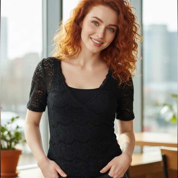 🆓 with $30 purchase Guess Lace Top - Picture 1 of 6